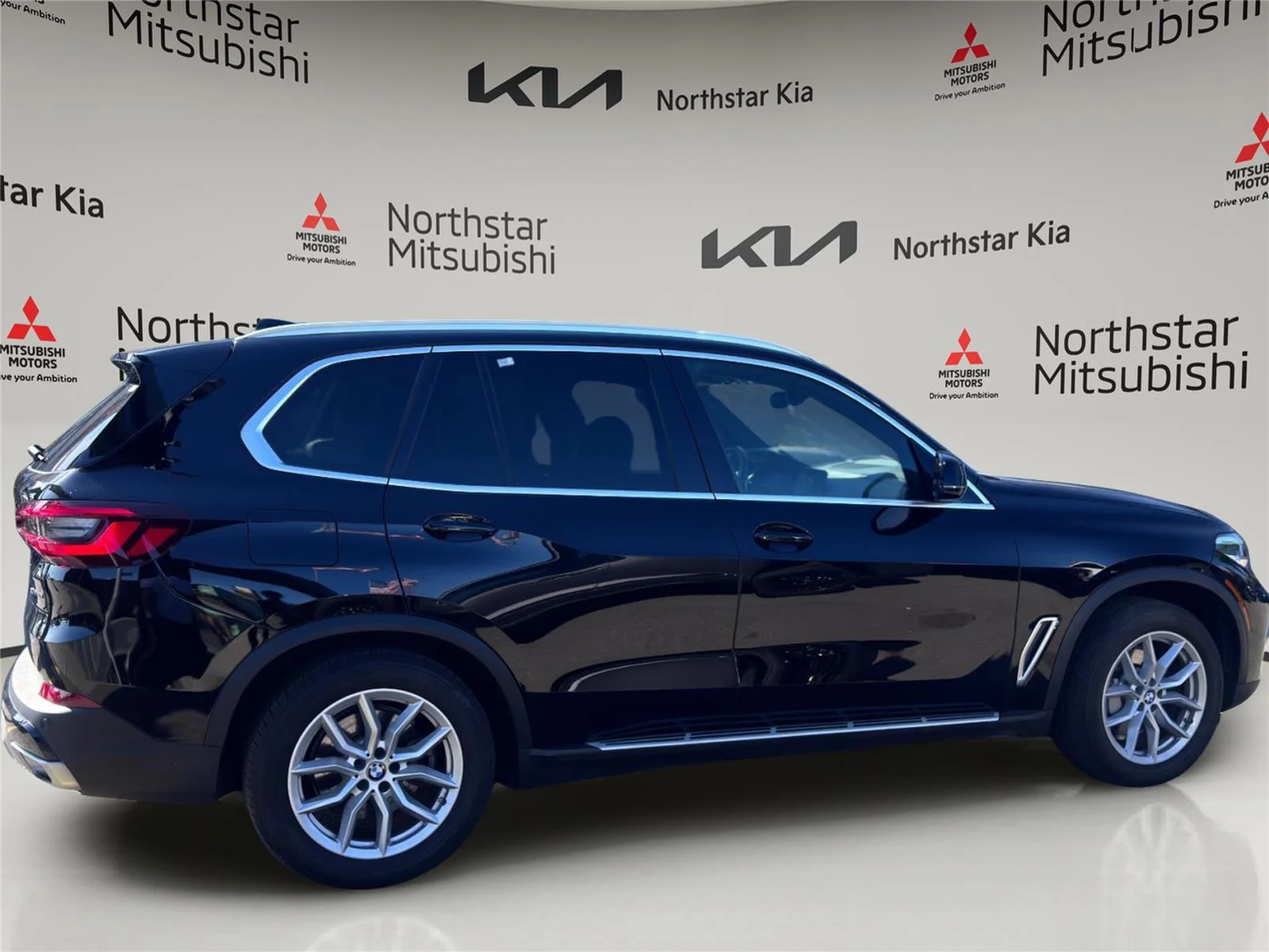 Used 2023 Jet Black BMW xDrive40i image 6