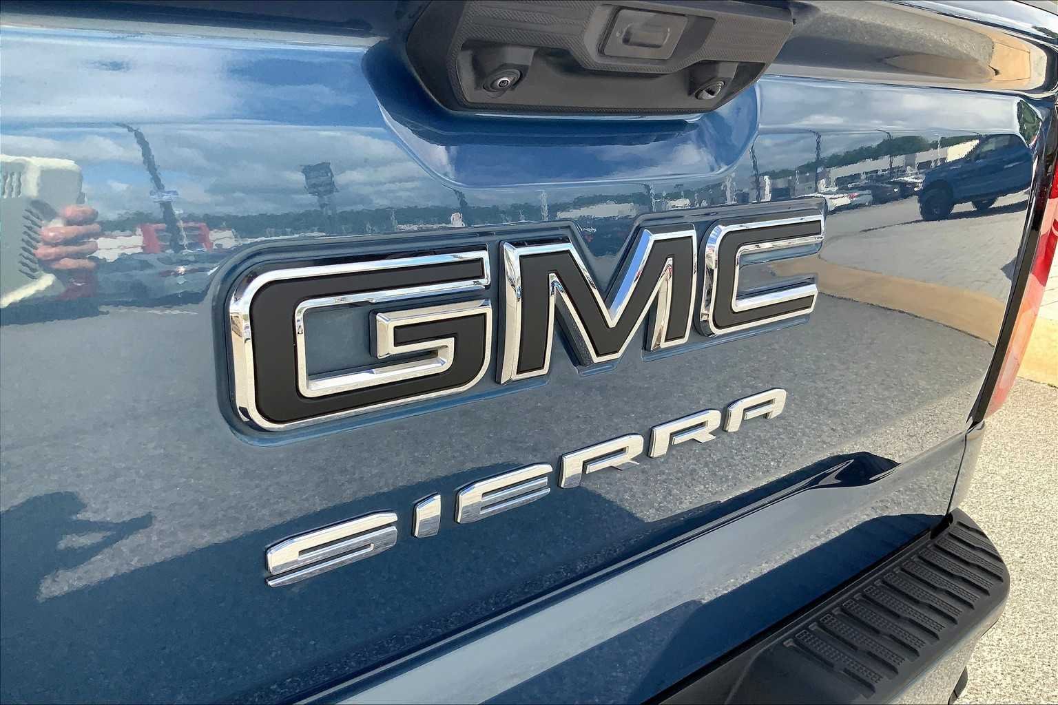 Used 2024 Downpour Metallic GMC Pro image 29