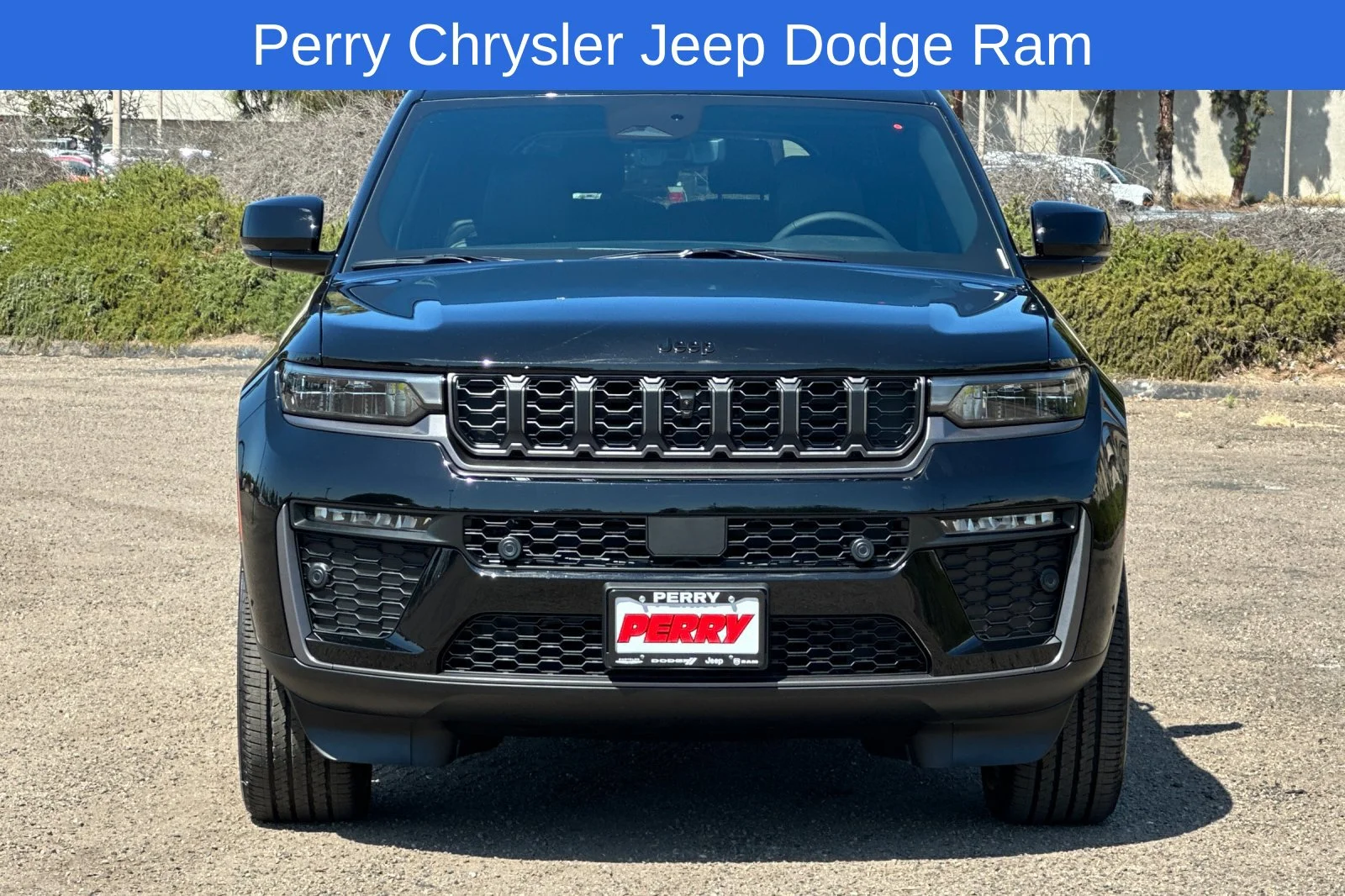 New 2026 Diamond Black Crystal Pearl-Coat Exterior Paint Jeep Limited image 5