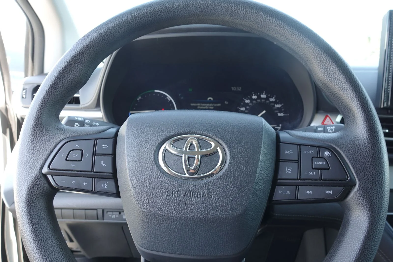 Used 2025 Ice Cap Toyota LE image 17