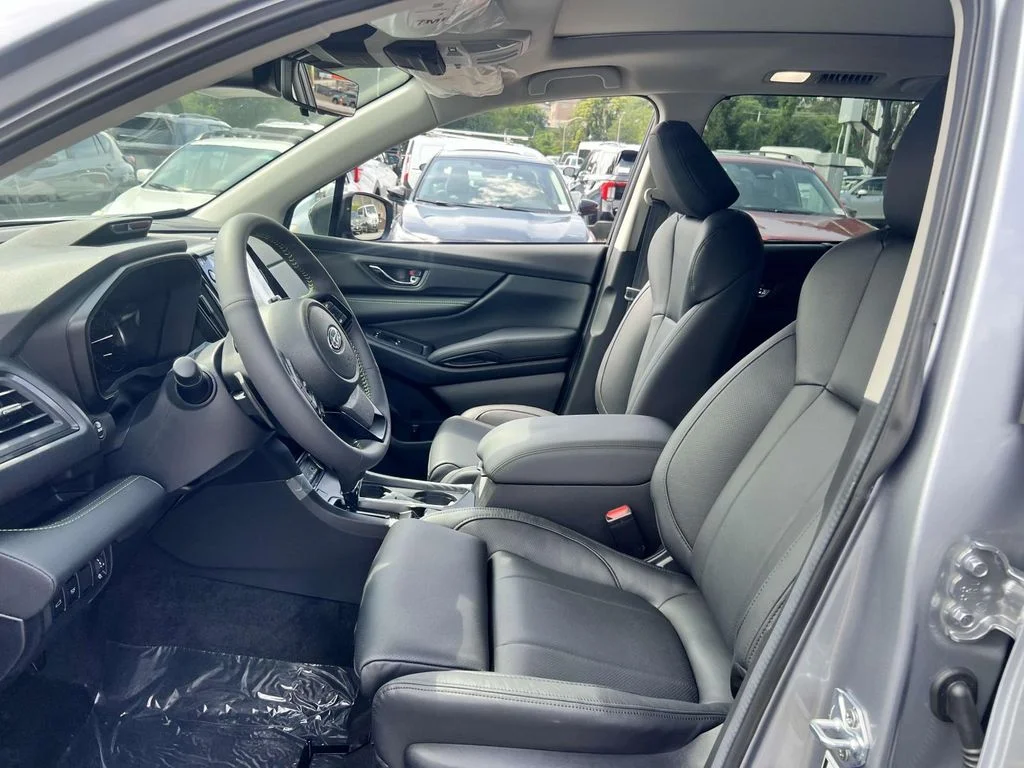 Used 2025 Ice Silver Metallic Subaru Onyx Edition Touring image 15