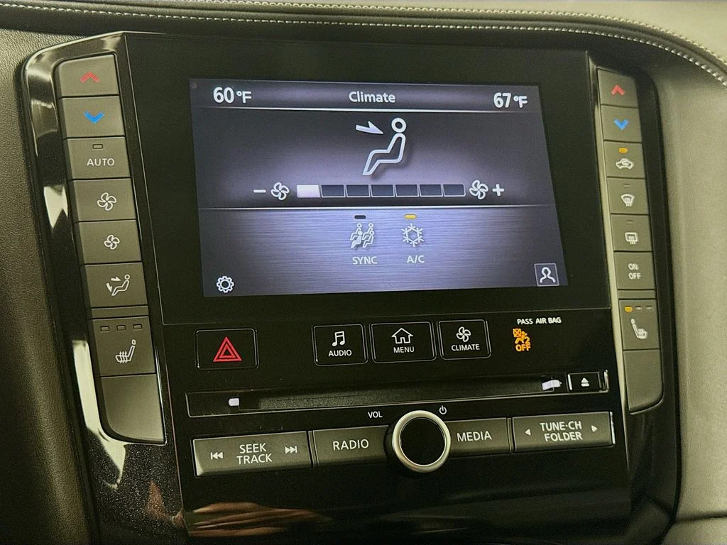 Certified Used 2023 White INFINITI LUXE image 19