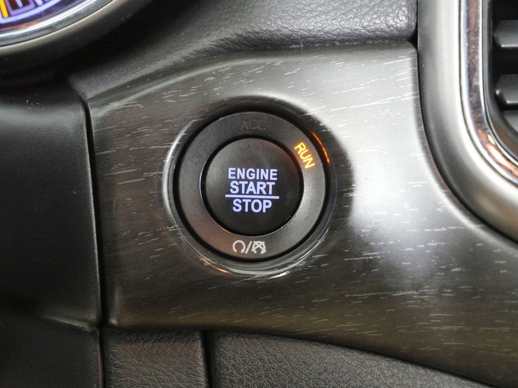Used 2017 Red Jeep Altitude image 42