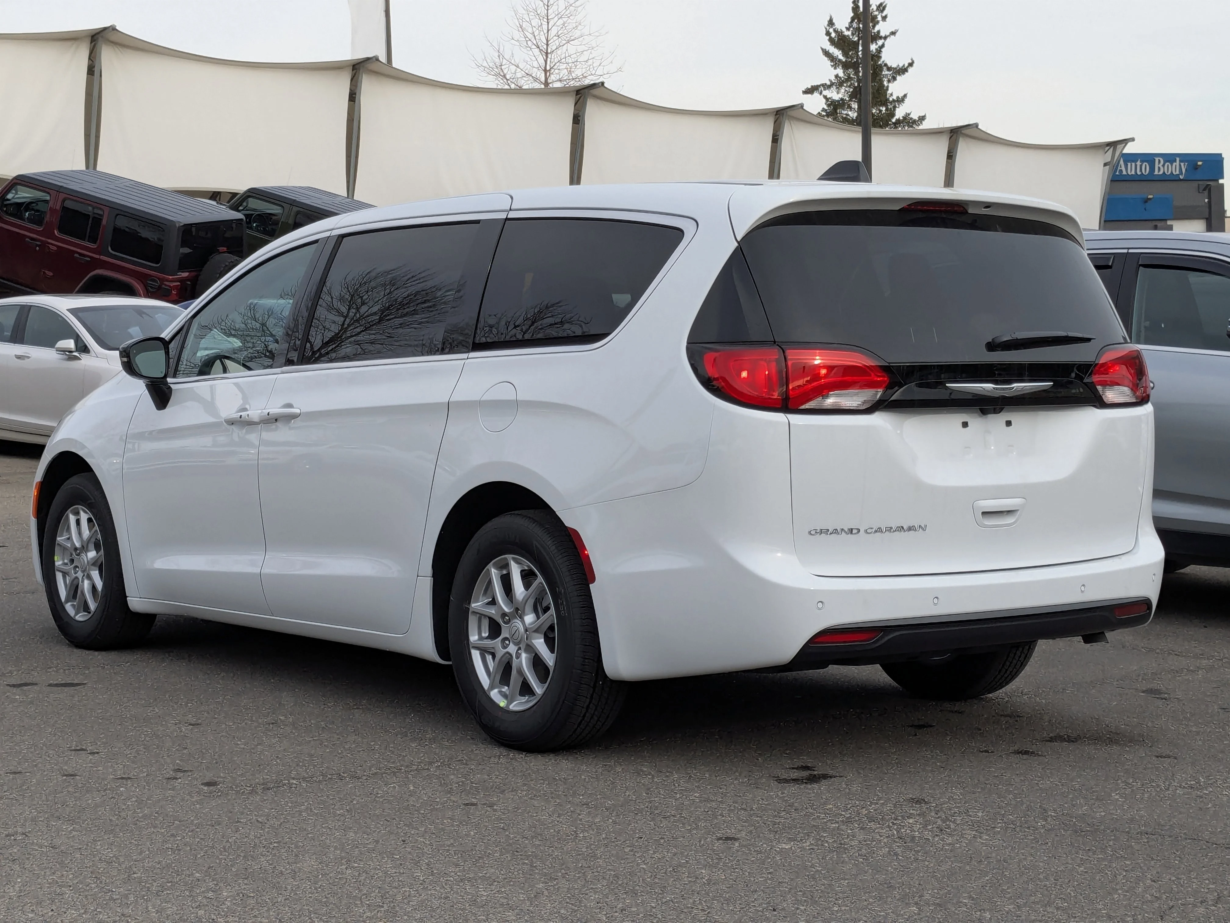 New 2026 White Chrysler SXT - Power Liftgate - Power Sliding Doors - Leather - Remote Start image 6