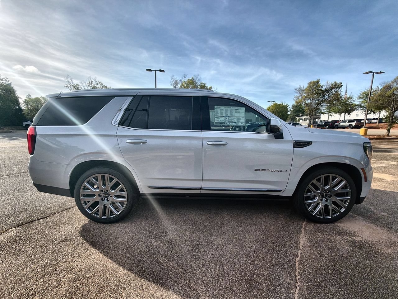2026 GMC Yukon Denali Ultimate - Photo 9