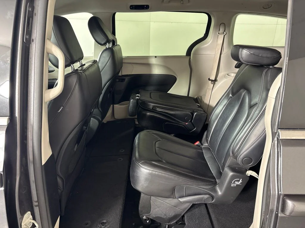 Used 2023 Gray Chrysler Touring L image 29