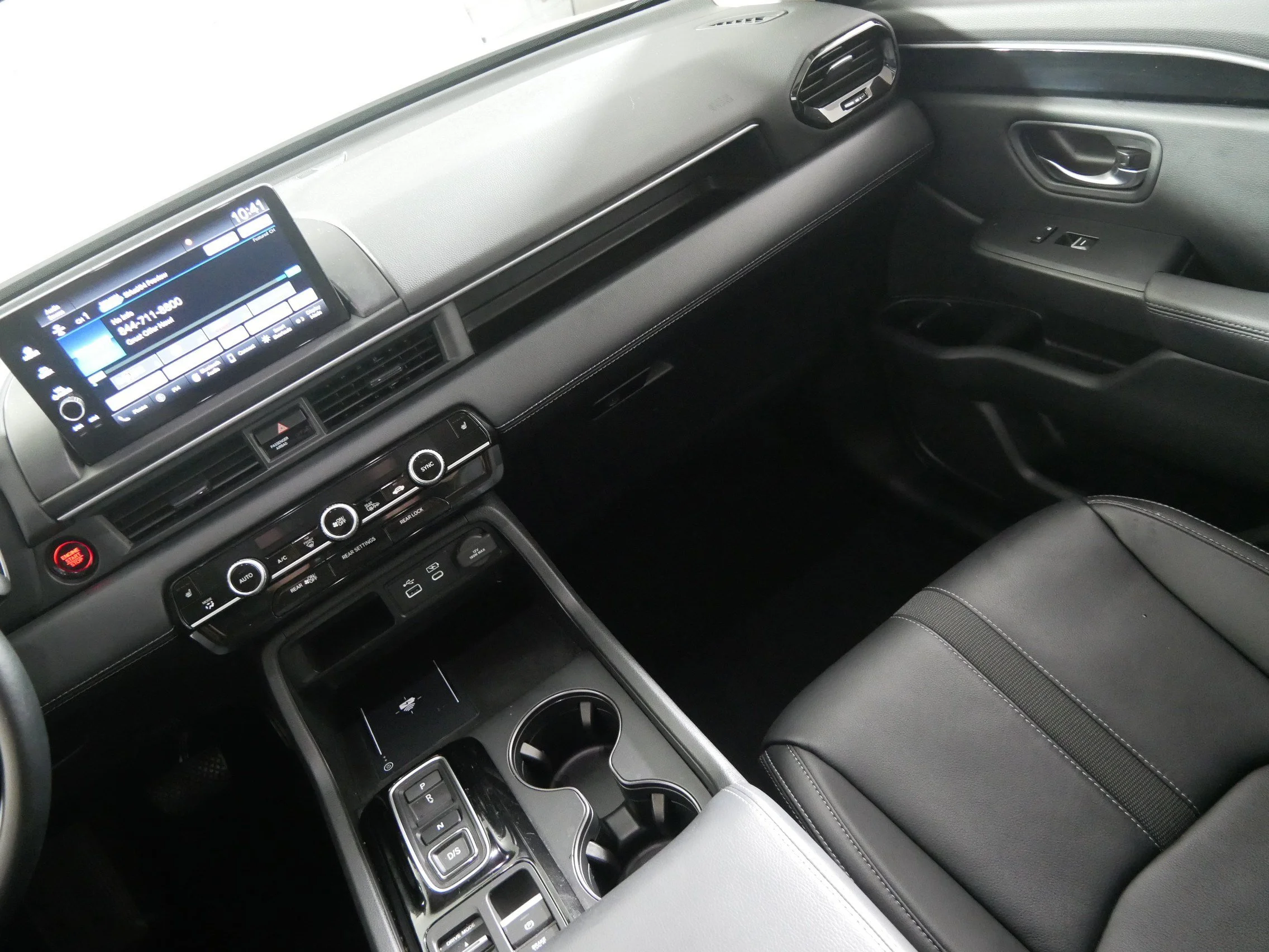 Used 2023 Platinum White Pearl Honda EX-L 8 Passenger image 11