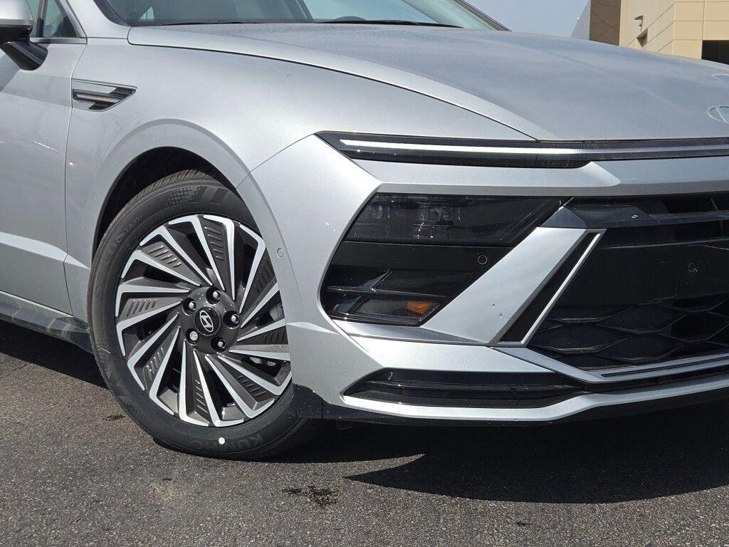 2025 Hyundai Sonata Hybrid Limited - Photo 3