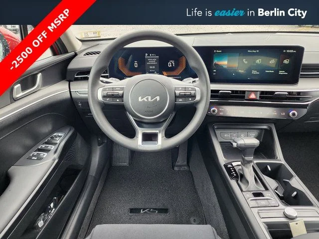 2025 Kia K5 LXS - Photo 20