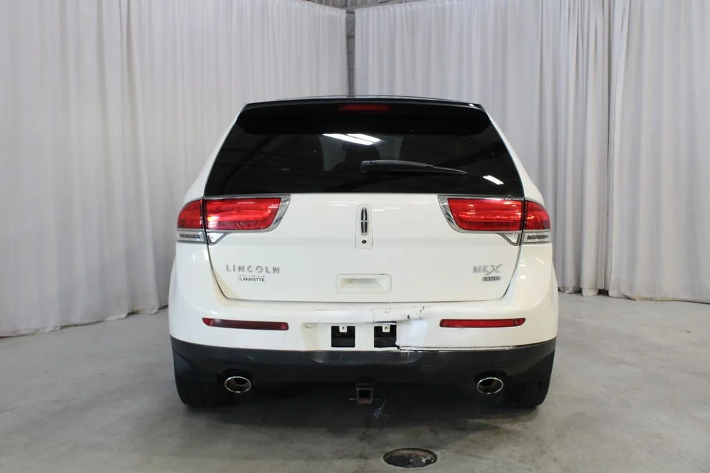 Used 2012 Beige Lincoln Base image 26
