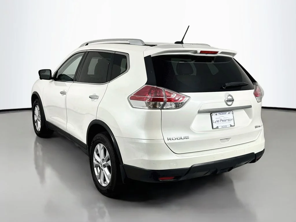 Used 2016 White Nissan SV image 3