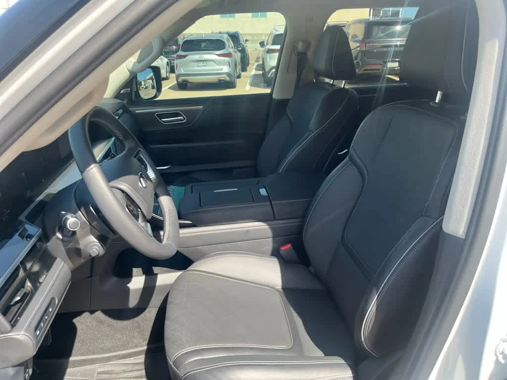 Certified Used 2026 Radiant White INFINITI LUXE image 9