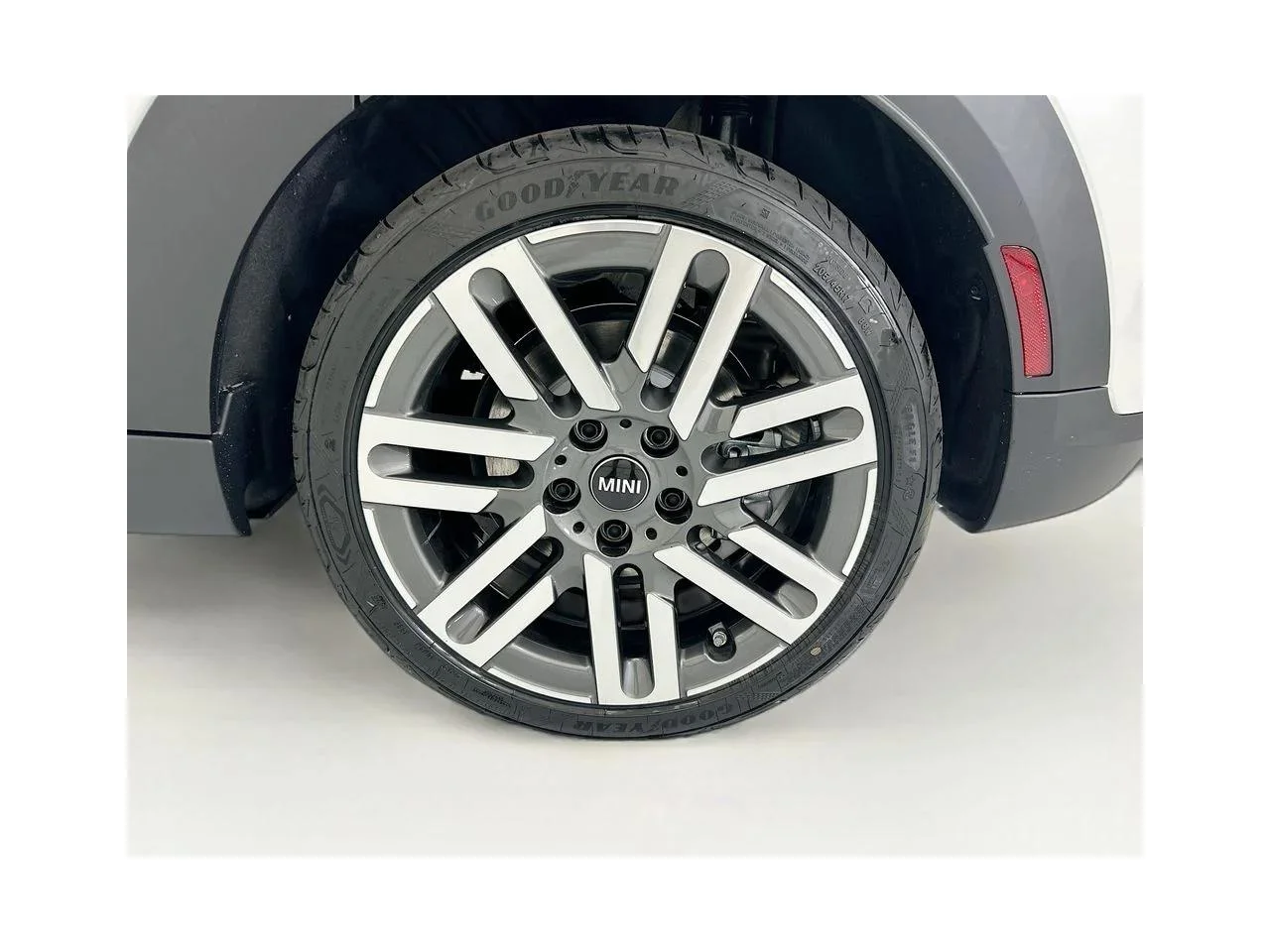 New 2026 Nanuq White Metallic MINI SIGNATURE PLUS image 30