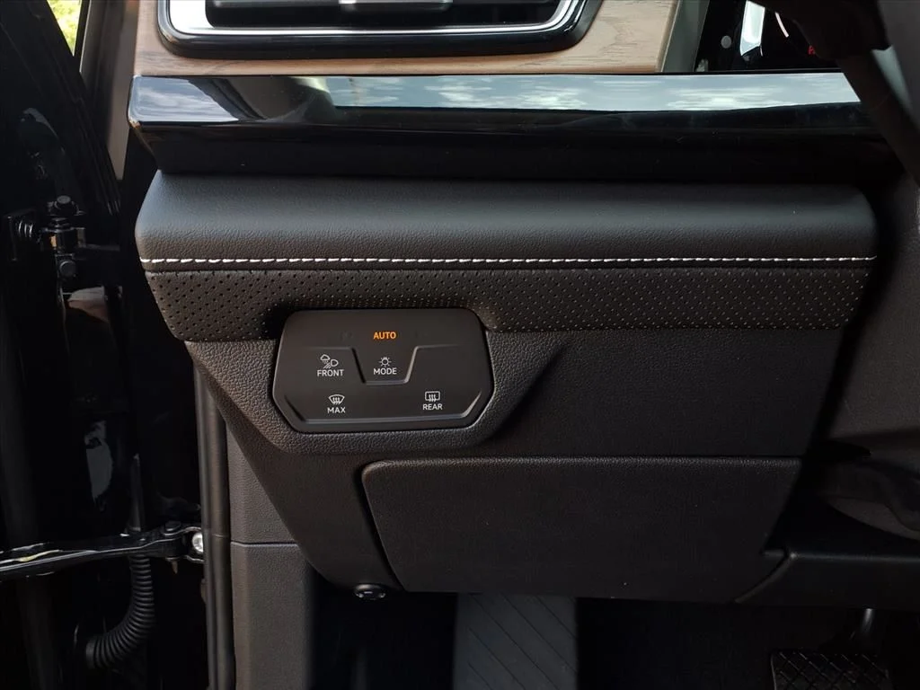 2026 Volkswagen Atlas SE w/Tech - Photo 13