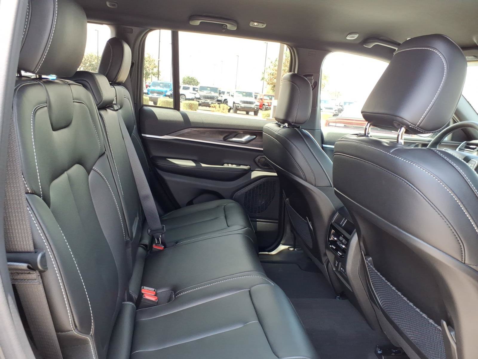 New 2026 Baltic Gray Metallic Clear-Coat Exterior Paint Jeep Limited image 9