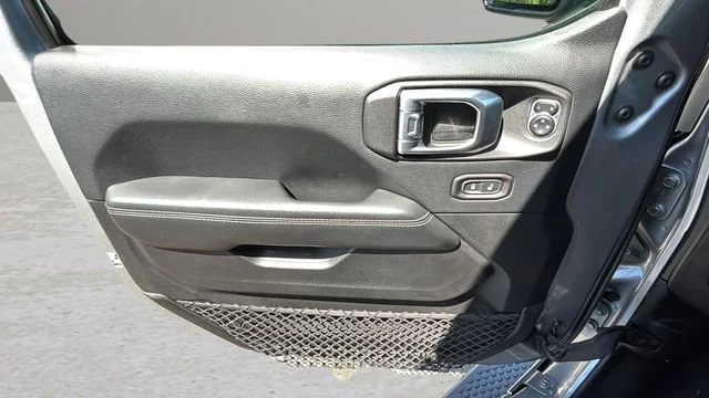 Used 2018 Silver Jeep Sahara 4x4 image 17