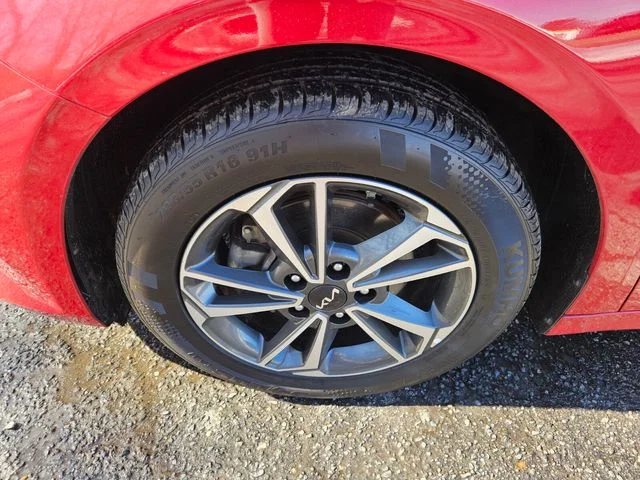 Used 2024 Red Kia LXS image 23