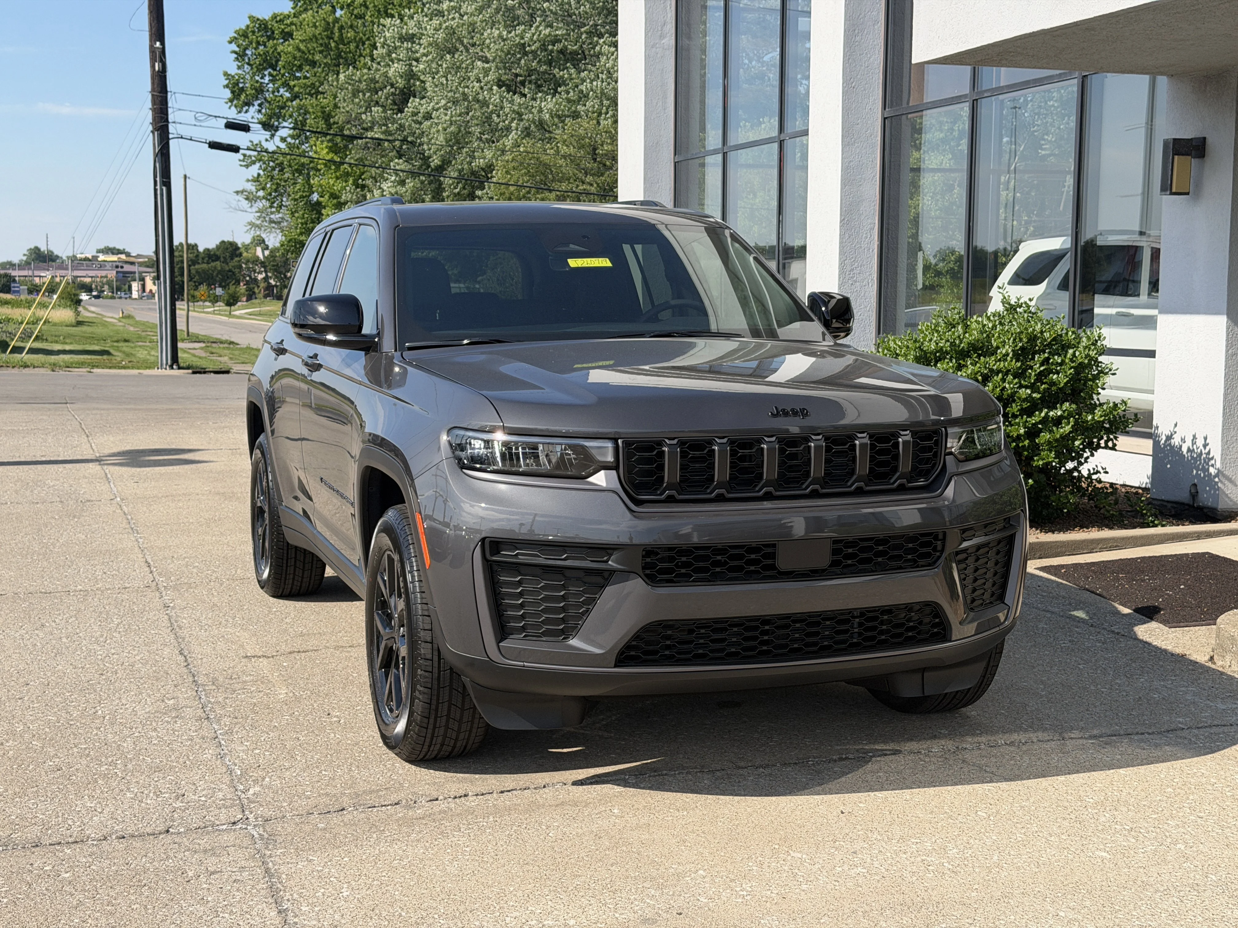 New 2026 Baltic Gray Metallic Clear-Coat Exterior Paint Jeep Altitude image 18
