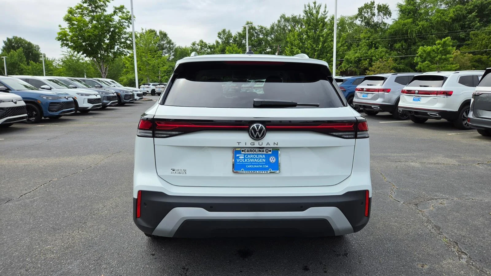 New 2026 pure white Volkswagen S image 5