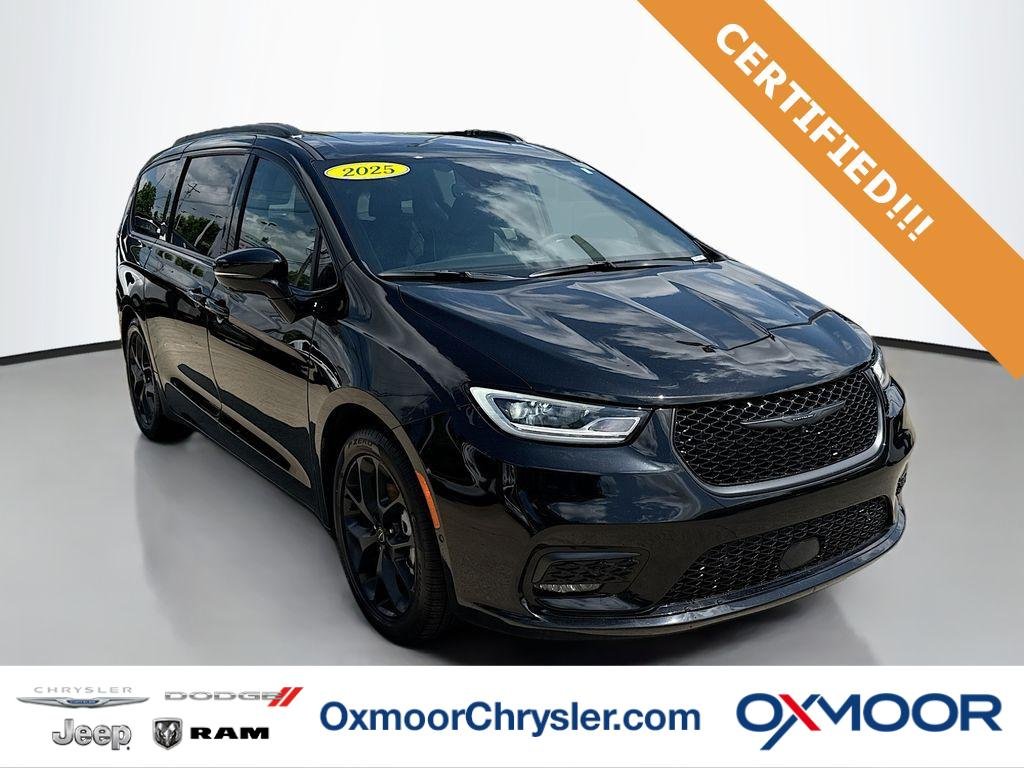 2025 Chrysler Pacifica Limited's photo