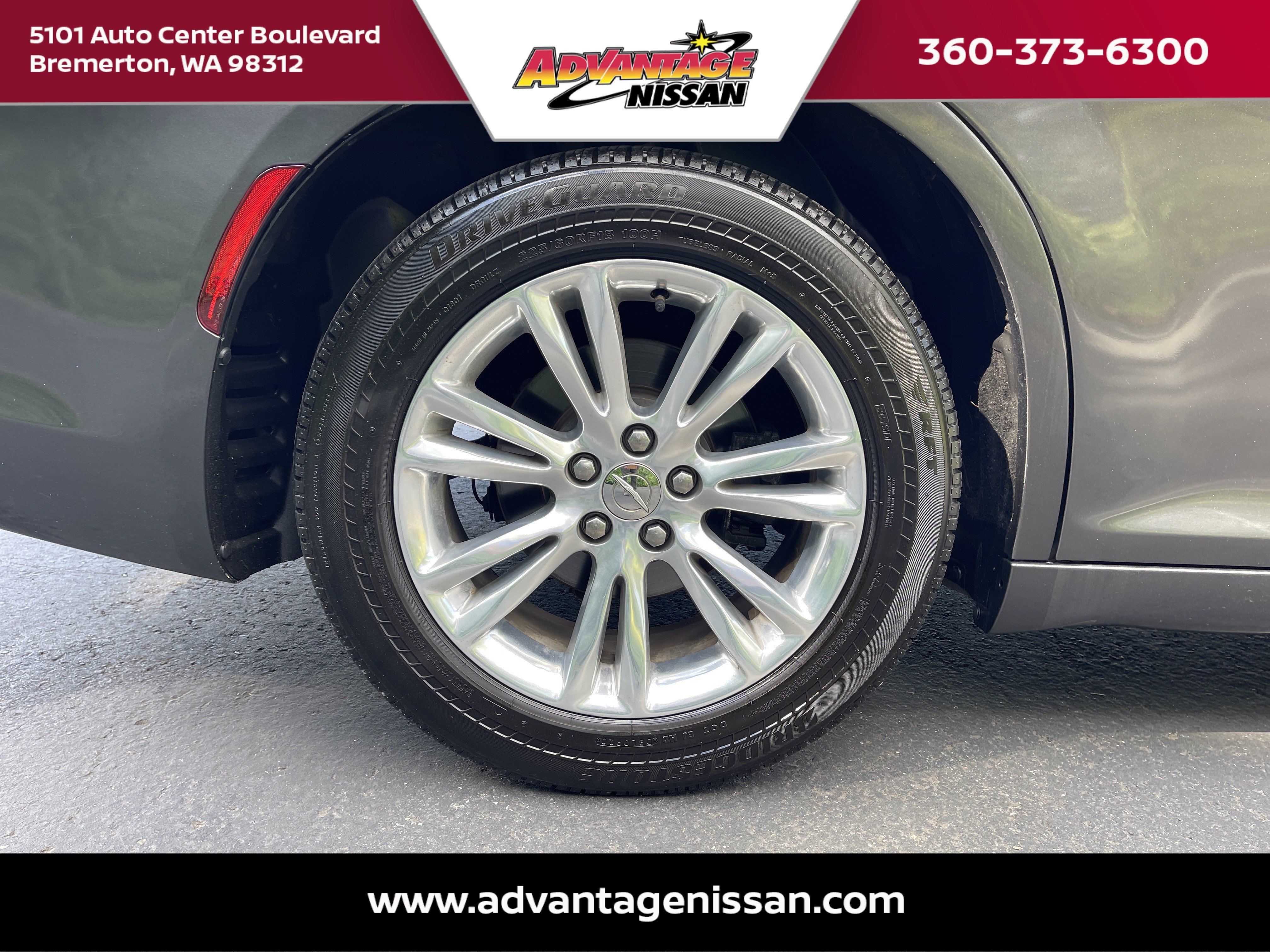 Used 2018 Granite Crystal Metallic Clearcoat Chrysler Touring image 10