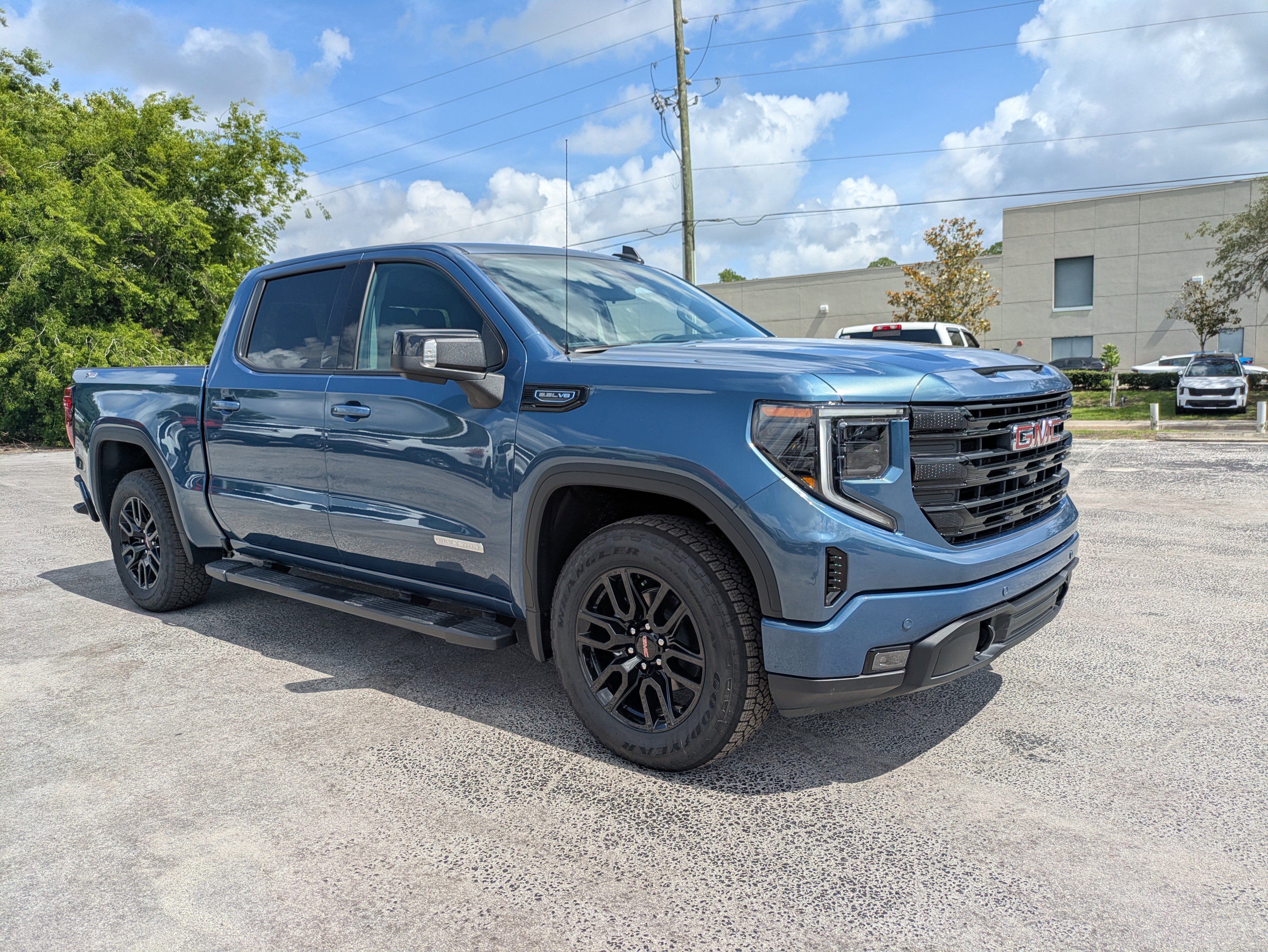 2026 GMC Sierra 4WD Crew Cab Short Box Elevation's photo