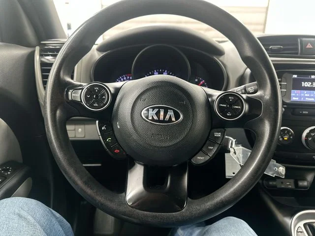 Used 2019 White Kia Base image 11