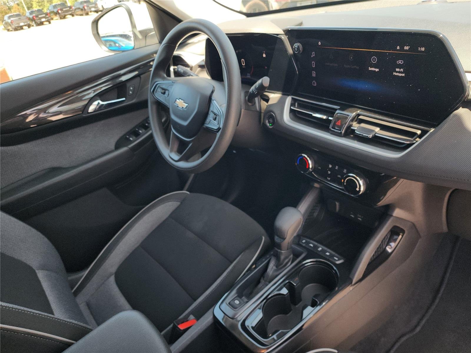 Used 2025 Summit White Chevrolet LT image 9