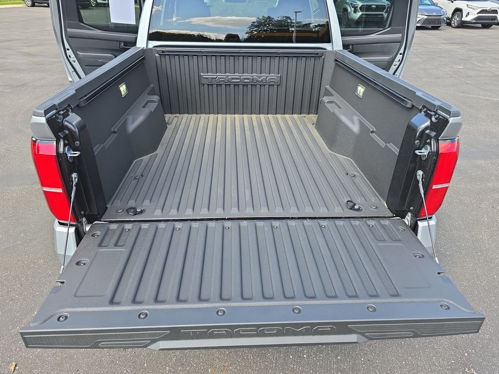 2025 Toyota Tacoma SR5 - Photo 14