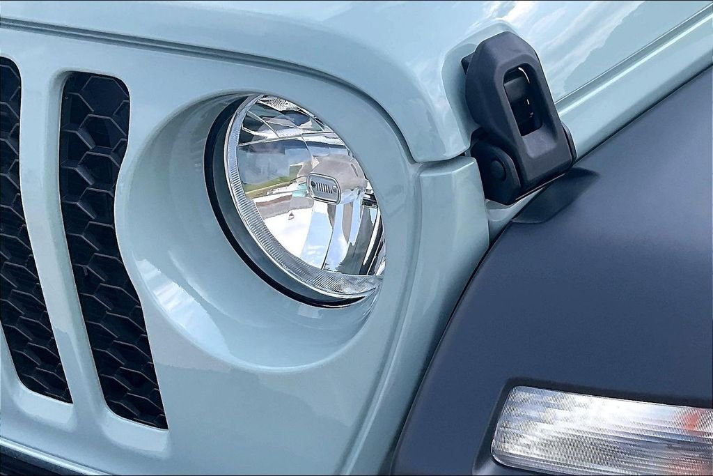 Used 2024  Jeep Sport S image 27