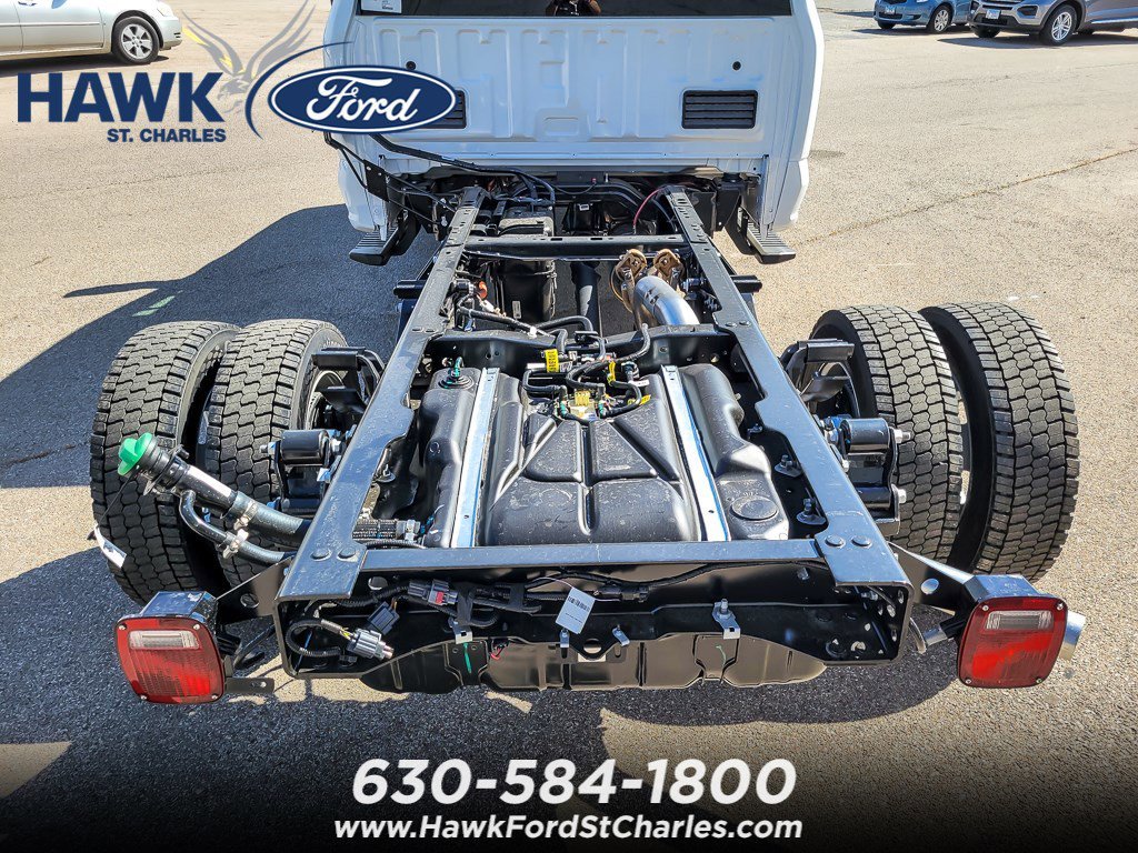 New 2026 Oxford White Ford F-450® XL image 15