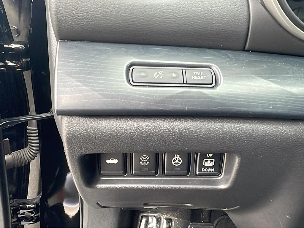 Used 2023 Black Nissan Platinum image 19