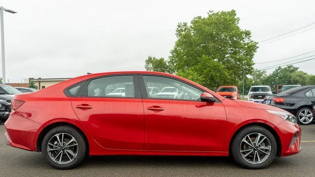 Used 2024 Currant Red Kia LXS image 5