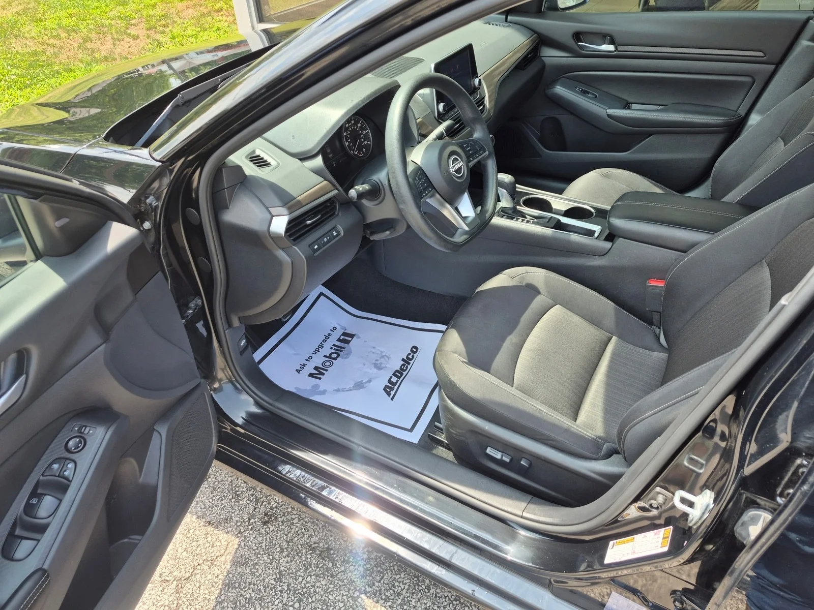 Used 2024 BLACK Nissan 2.5 SV image 8