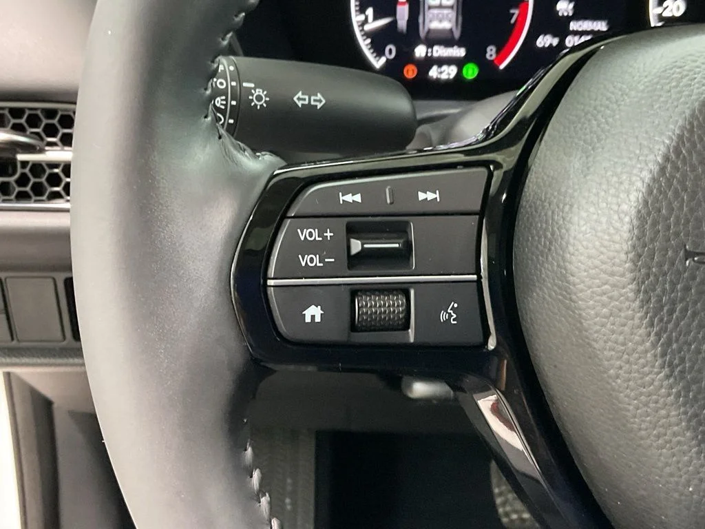 Used 2024 Platinum White Pearl Honda EX-L image 9