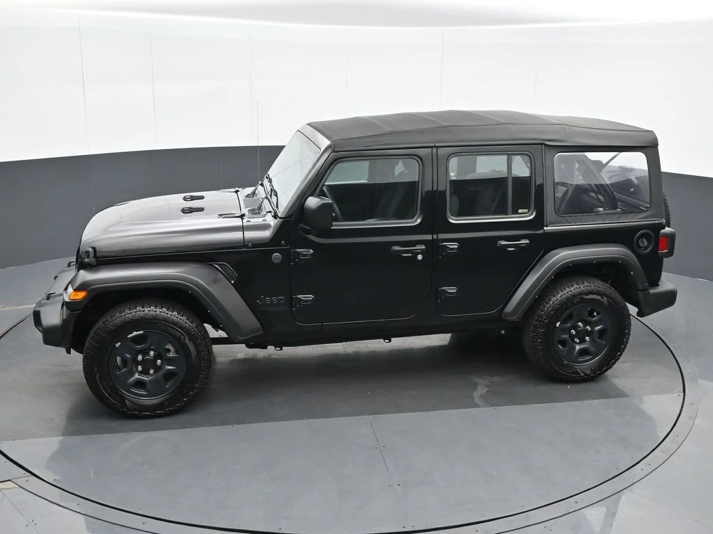Used 2022 Black Jeep Unlimited Sport image 17
