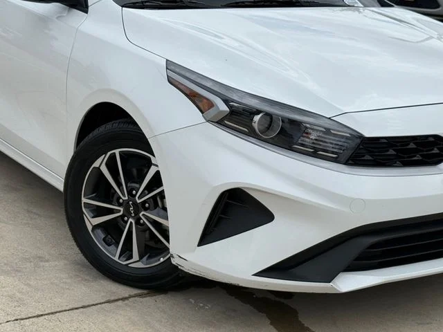Used 2023 White Kia LXS image 3