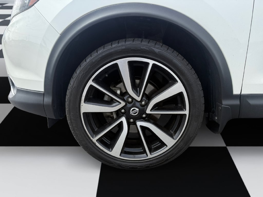 Used 2018 White Nissan SL image 14