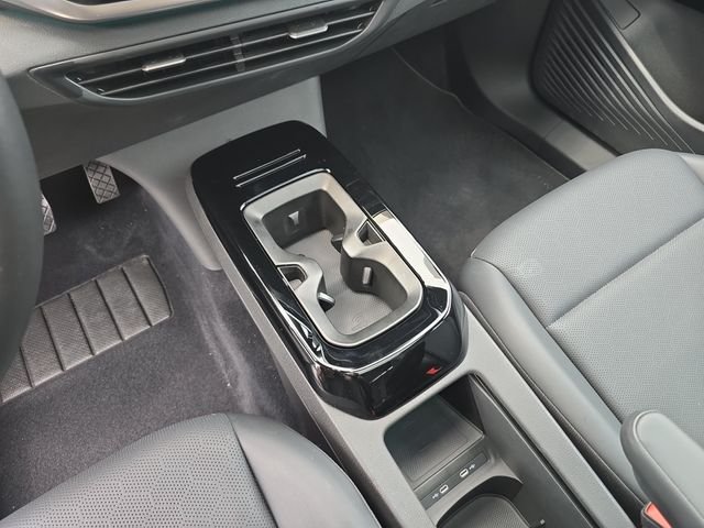 Used 2021  Volkswagen Pro S image 28
