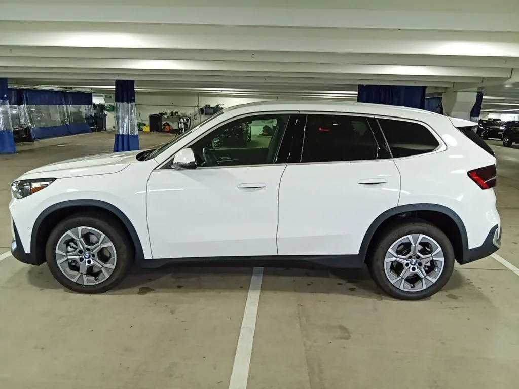 Used 2023 Alpine White BMW xDrive28i image 8