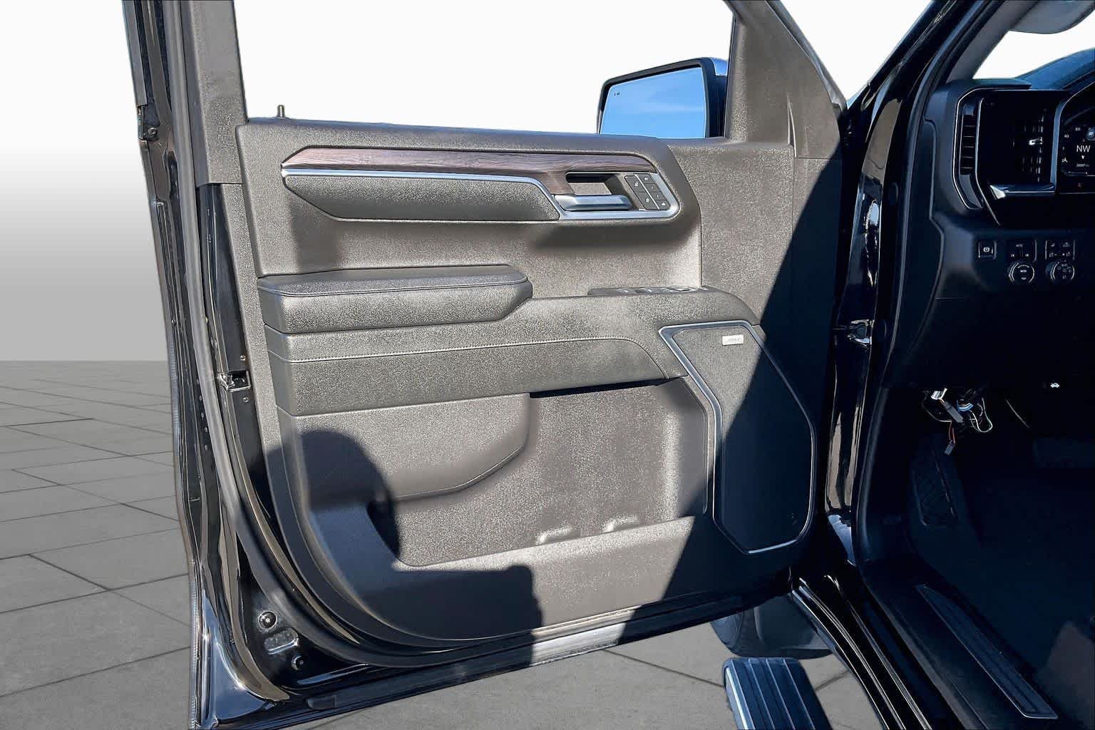 2024 Chevrolet Silverado 1500 LTZ - Photo 21