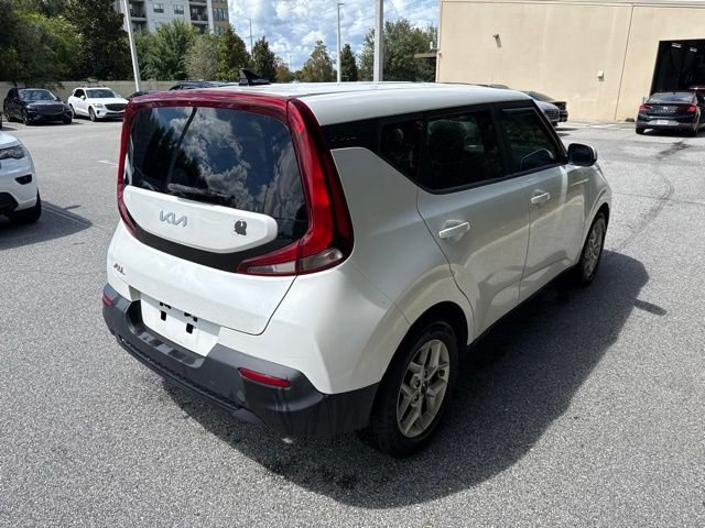 Used 2022 White Kia LX image 5