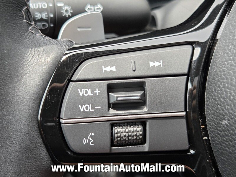 Used 2025 Solar Silver Metallic Acura FWD image 20