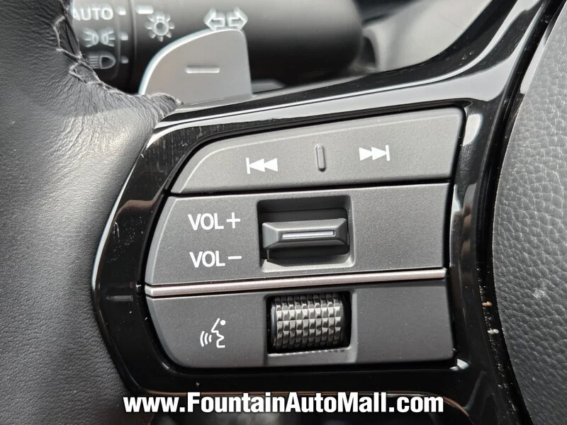 Used 2025 Solar Silver Metallic Acura FWD image 20