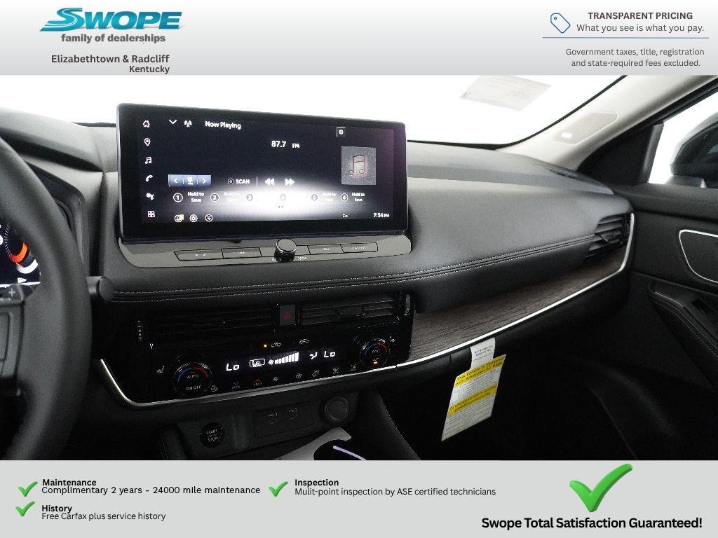 New 2026 Champagne Silver Metallic / Super Black Two-tone Nissan Platinum image 20