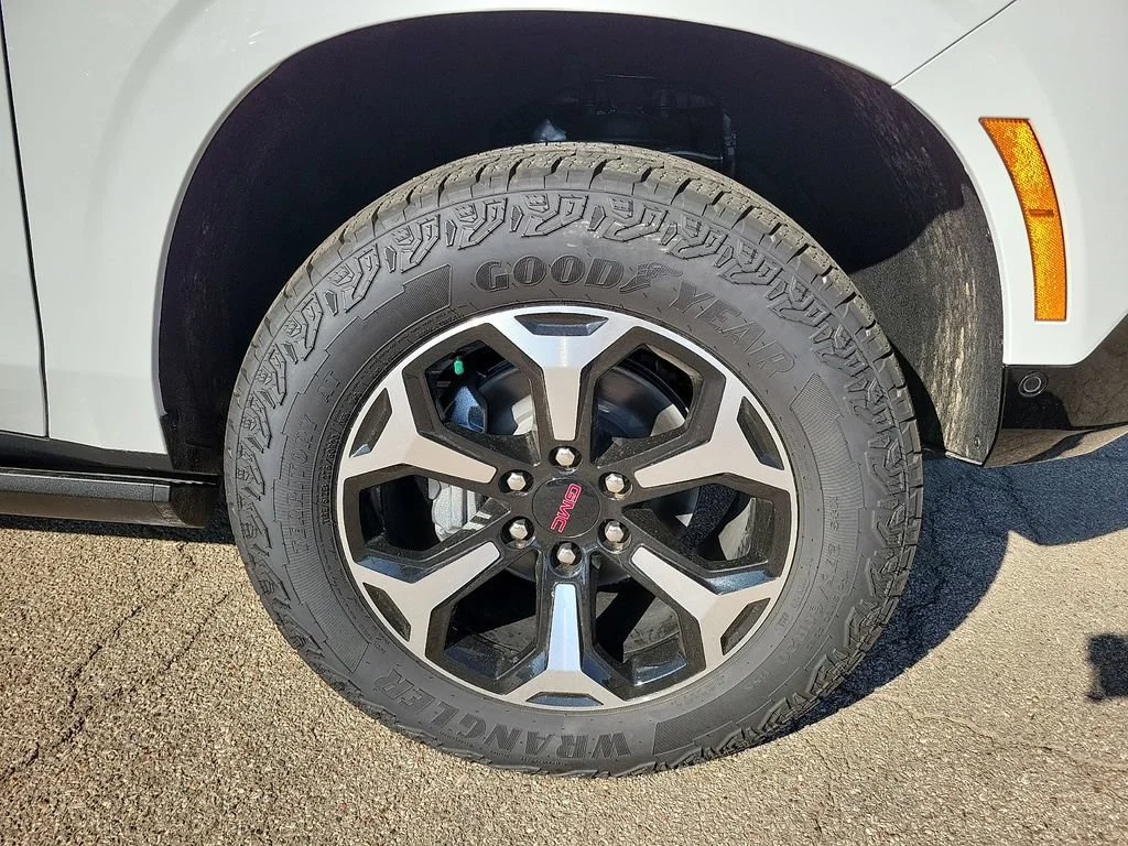 2026 GMC Yukon AT4 - Photo 14
