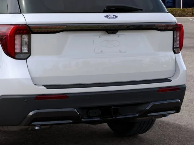 New 2027 Star White Metallic Tri-Coat Ford ST-Line image 23