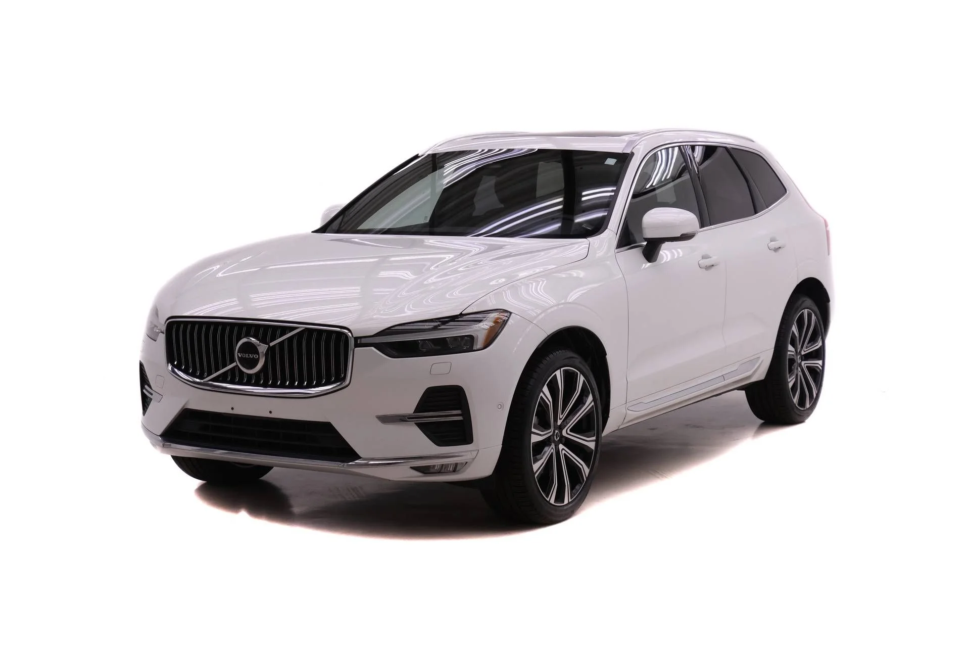 2023 Volvo XC60 B5 Ultimate Bright Theme AWD's photo