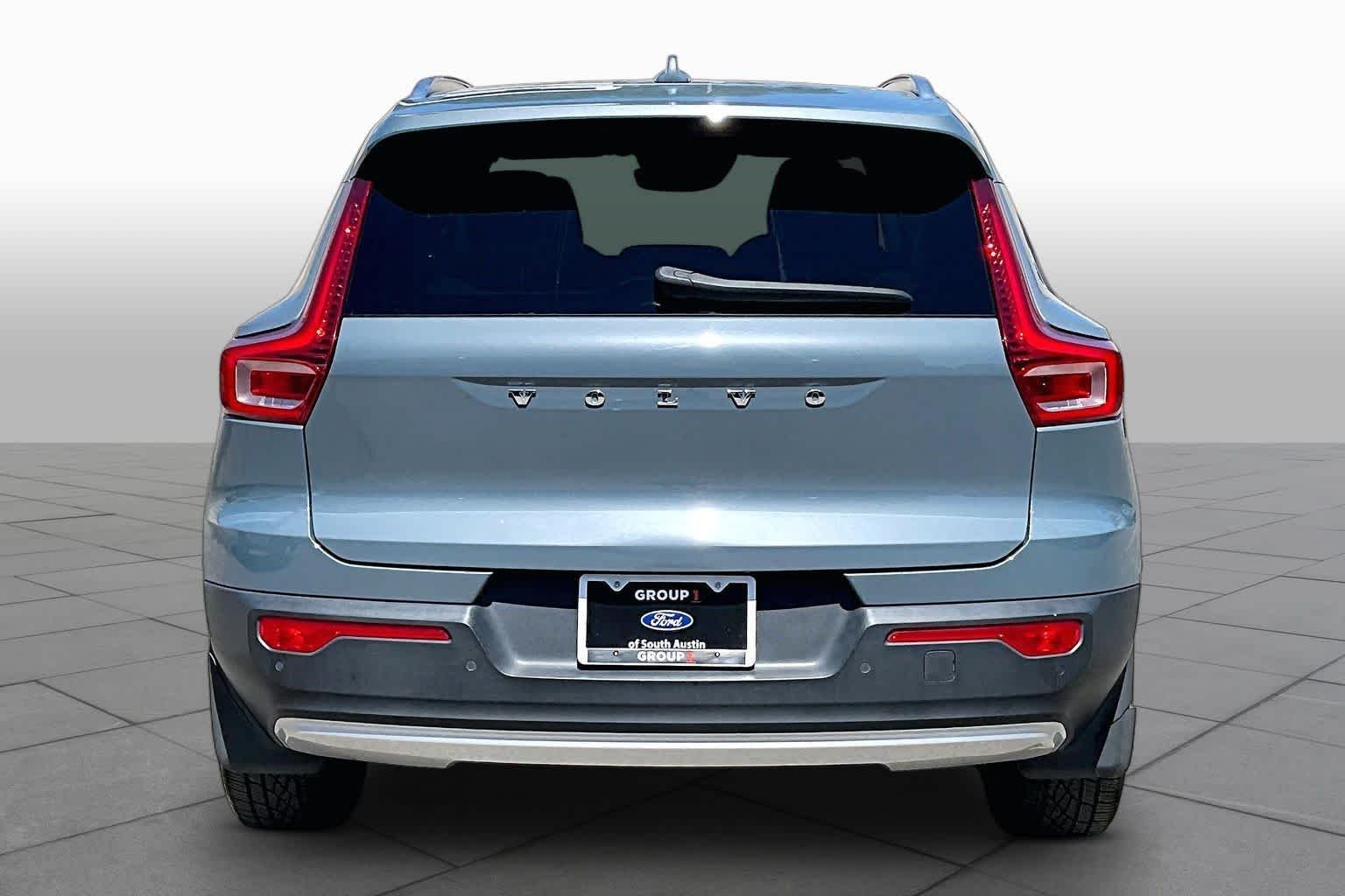 Pre-Owned 2021 Volvo XC40 Momentum