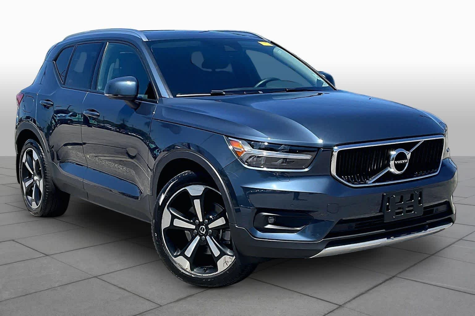 Used 2022 Denim Blue Metallic Volvo Momentum image 3